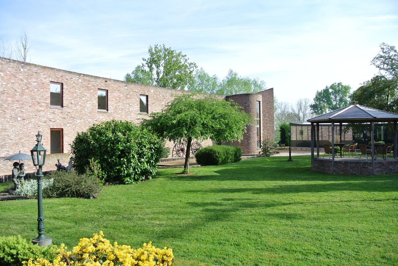 Hotel Restaurant De Roosterhoeve Roosteren Exterior photo