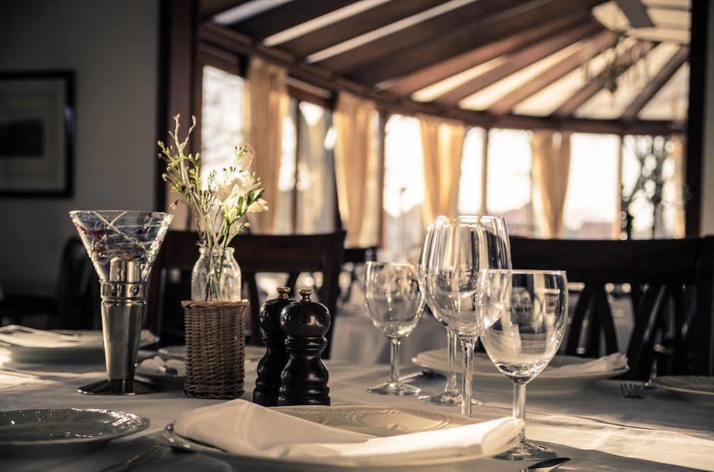 Hotel Restaurant De Roosterhoeve Roosteren Exterior photo