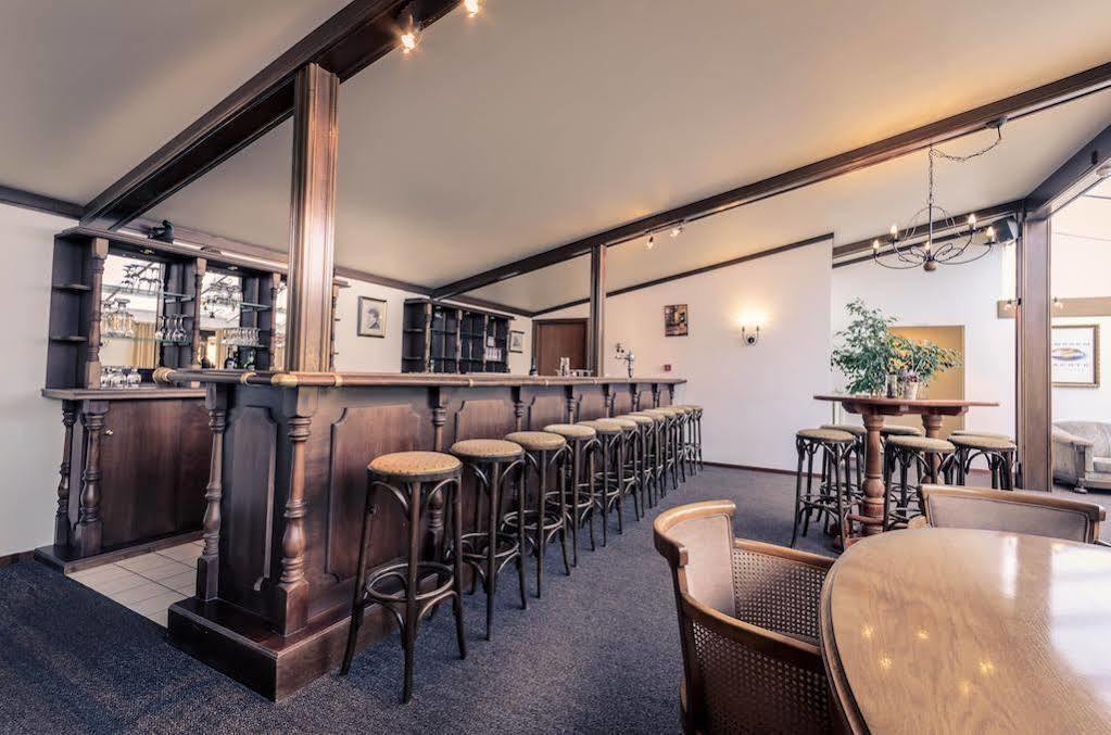 Hotel Restaurant De Roosterhoeve Roosteren Exterior photo